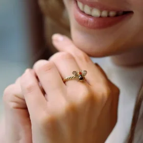 Bee Mine Altın Arı Kalpli Yüzük