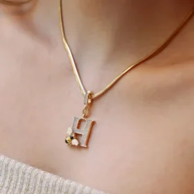 Bee Mine Altın Arı Taşlı H Harf Kolye Ucu