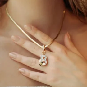 Bee Mine Altın Arı Taşlı B Harf Kolye Ucu