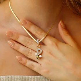 Bee Mine Altın Arı Taşlı P Harf Kolye Ucu