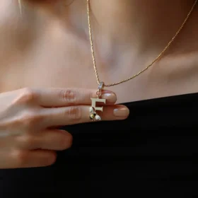 Bee Mine Altın Arı F Harf Kolye Ucu