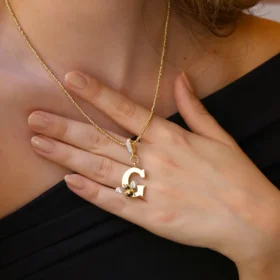 Bee Mine Altın Arı G Harf Kolye Ucu