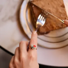 Bee Mine Altın Arı Kalpli Yüzük