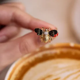 Bee Mine Altın Arı Kalpli Yüzük