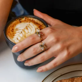 Bee Mine Altın Arı Renkli Taşlı Yüzük