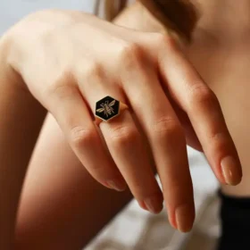 Bee Mine Altın Arı Siyah Mineli Yüzük