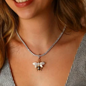 Bee Mine Altın Arı Beyaz Taşlı Kolye Ucu