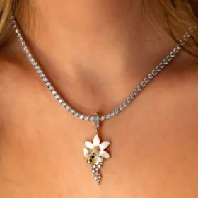 Bee Mine Altın Arı Çiçek Kolye Ucu