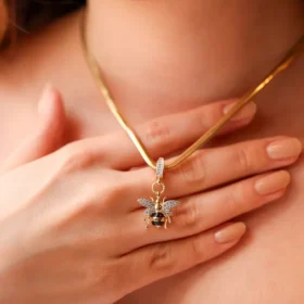 Bee Mine Altın Arı Kolye Ucu