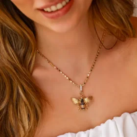 Bee Mine Altın Arı Renkli Taşlı Kolye Ucu