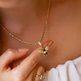 Bee Mine Altın Arı Kolye Ucu