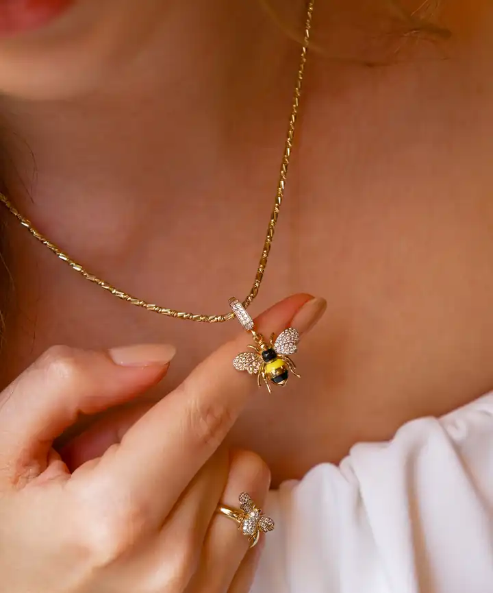 Bee Mine Altın Arı Kolye Ucu