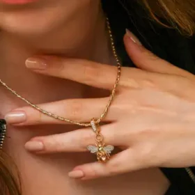 Bee Mine Altın Arı Renkli Taşlı Kolye Ucu