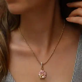 Bee Mine Altın Arı Çiçek Kolye Ucu