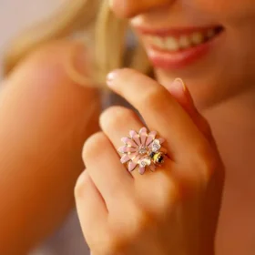 Bee Mine Altın Arı Çiçek Yüzük