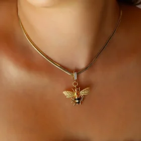 Bee Mine Altın Arı Renkli Taşlı Kolye Ucu