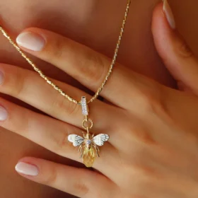 Bee Mine Altın Arı Sarı Taşlı Kolye Ucu