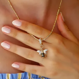 Bee Mine Altın Arı Kolye Ucu