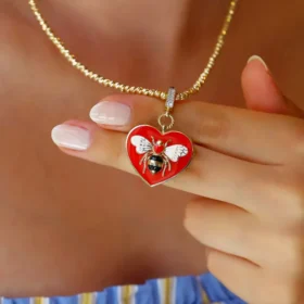 Bee Mine Altın Kırmızı Kalp Kolye Ucu