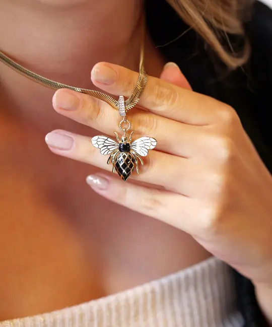 Bee Mine Altın Arı Kolye Ucu