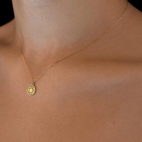 14 Ayar Altın Çerçeveli Yıldız Kolye