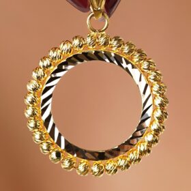 14 Ayar Altın Dorikalı Çeyrek Altın Çerçevesi Kolye Ucu