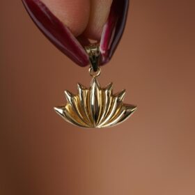 14 Ayar Altın Mini Lotus Çiçeği Kolye Ucu