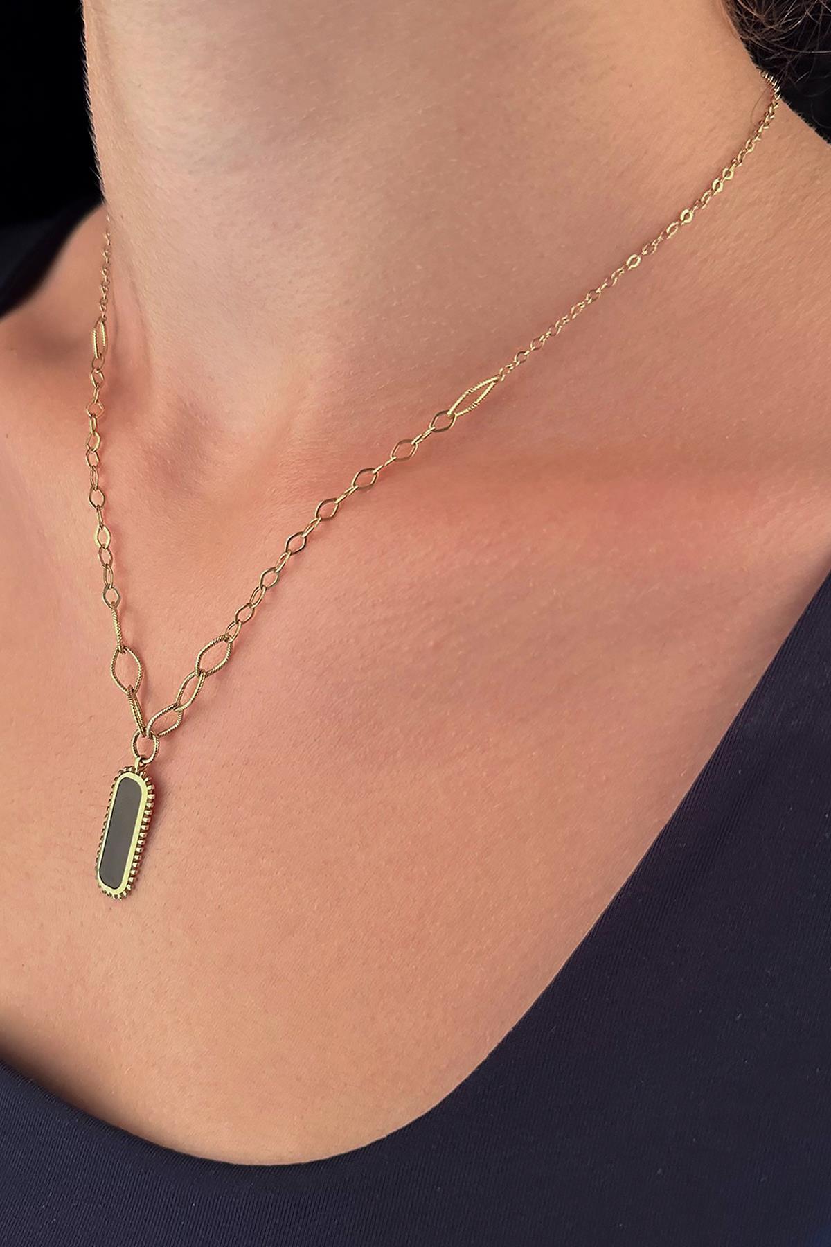 14 Ayar Altın Siyah Plakalı Kolye