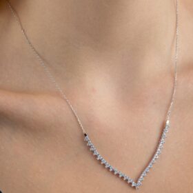 14 Ayar Altın Taşlı Piramit Desenli Kolye