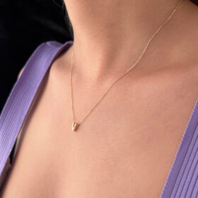 14 Ayar Altın V Harfli Kolye