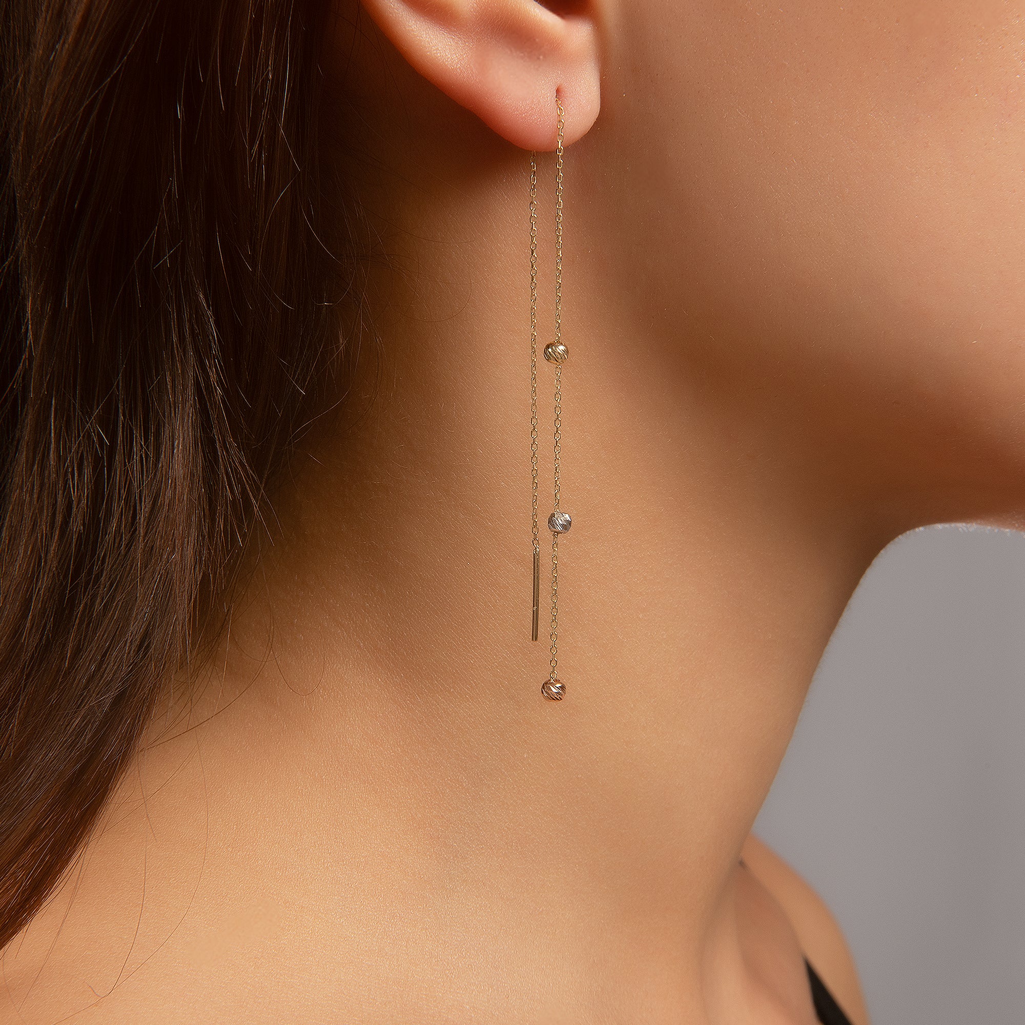 Üç Adet Renkli Dorika Top Sallantılı Zincir Tek Altın Küpe - Görsel 3