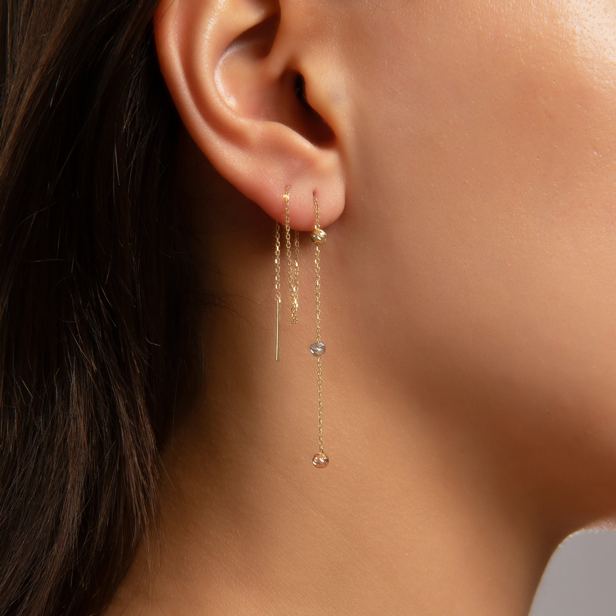 Üç Adet Renkli Dorika Top Sallantılı Zincir Tek Altın Küpe - Görsel 2