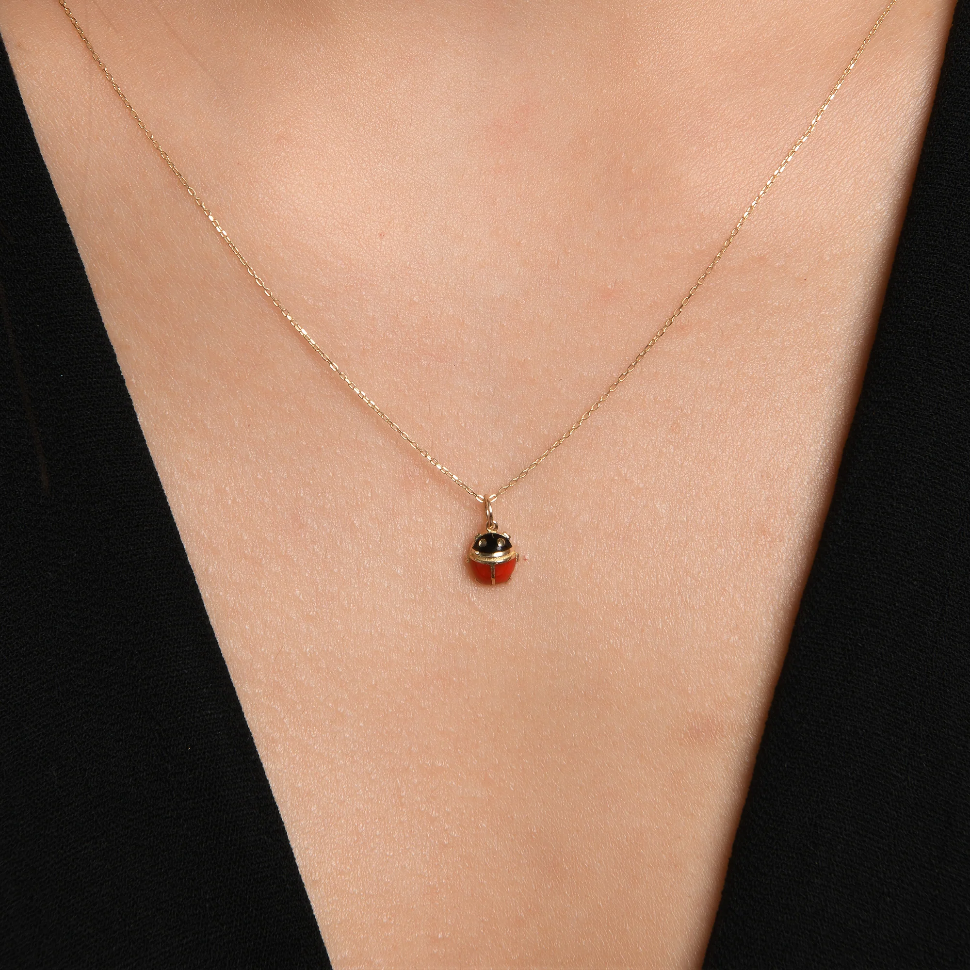 Mineli Uğur Böceği Altın Charm - Görsel 6