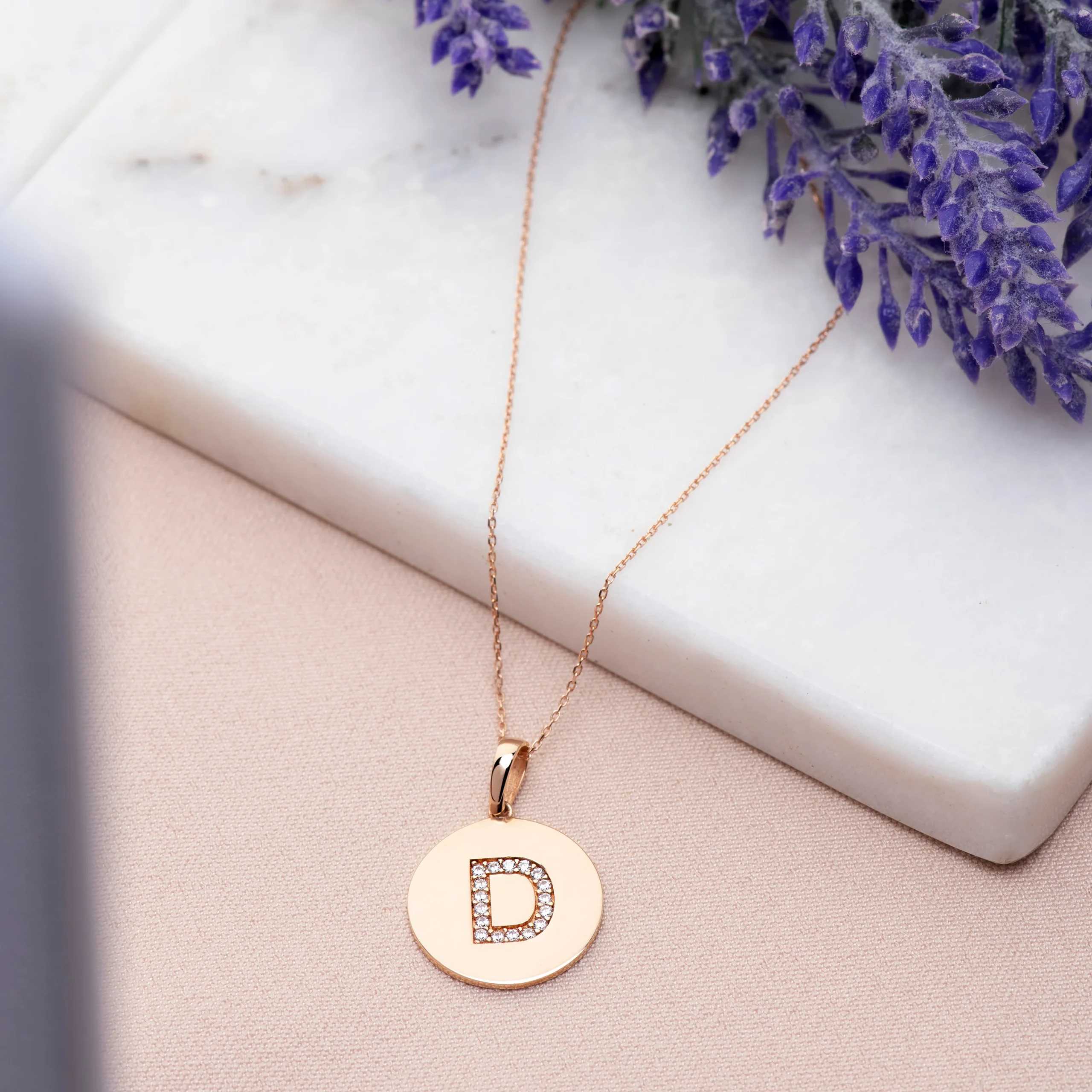 Letters Plaka Harf Altın Charm - Görsel 3