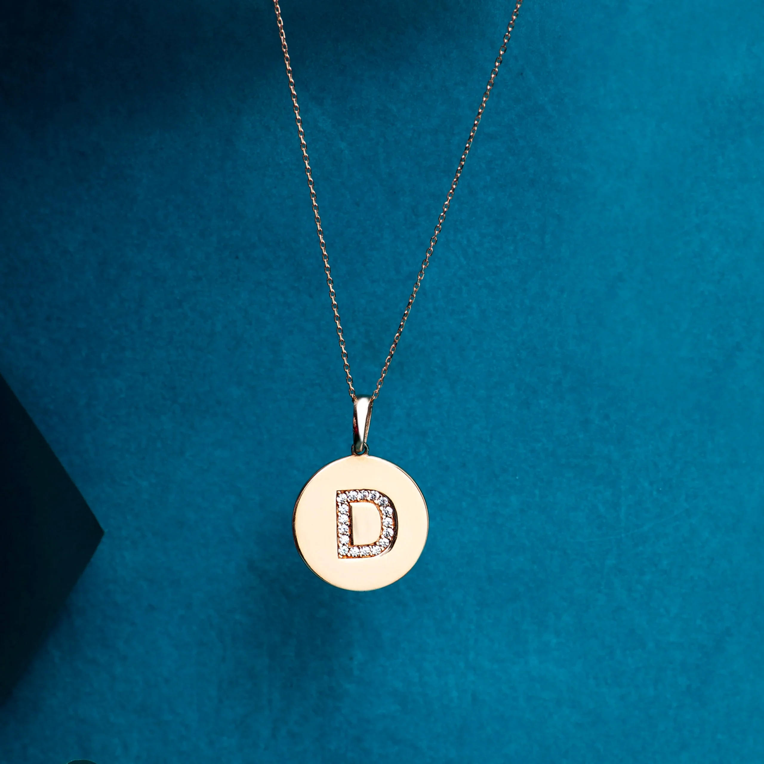 Letters Plaka Harf Altın Charm - Görsel 4