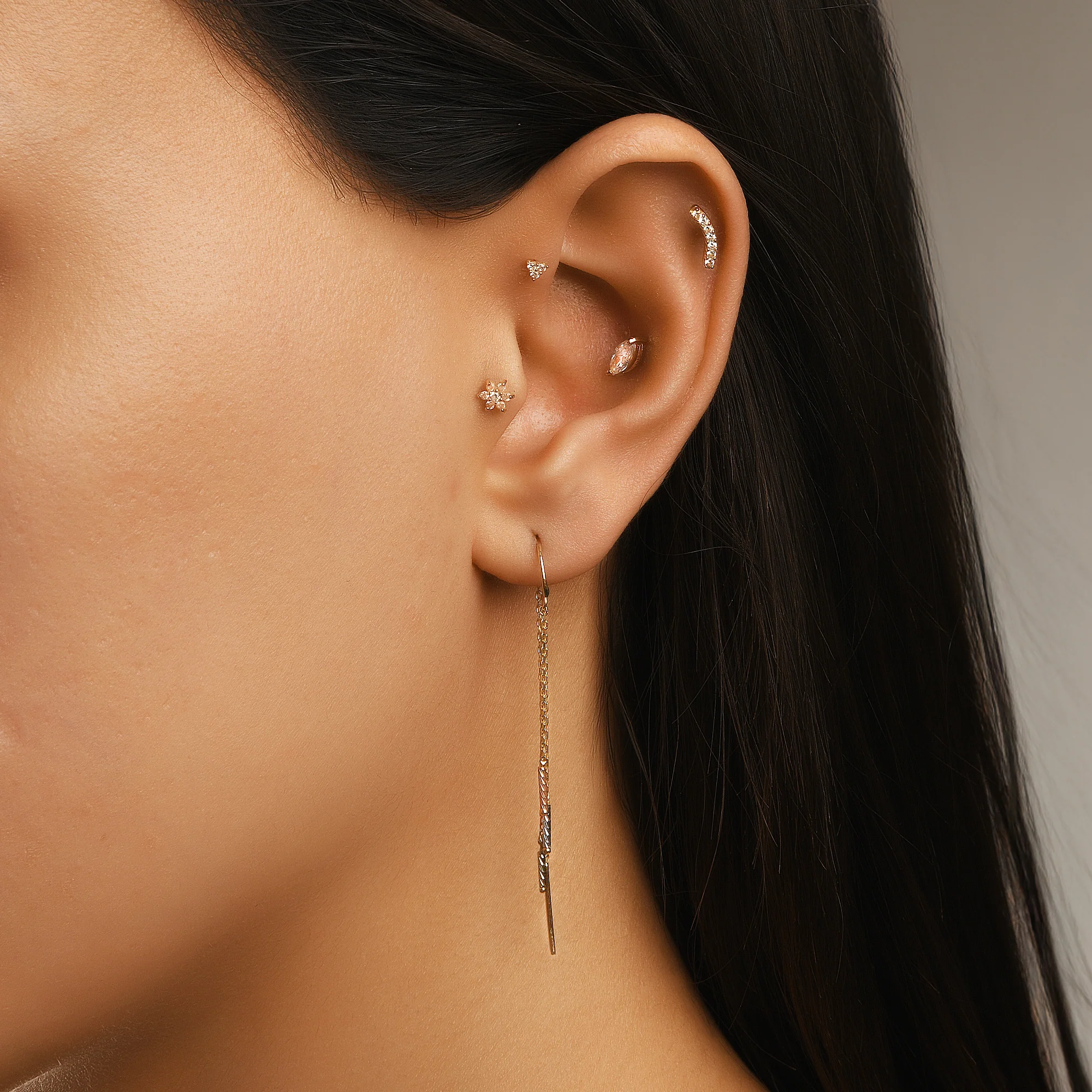 Üç Renk Sallantılı Zincir Tek Altın Küpe - Görsel 2