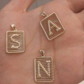 14 Ayar Altın Dikdörtgen Harf Kolye Ucu